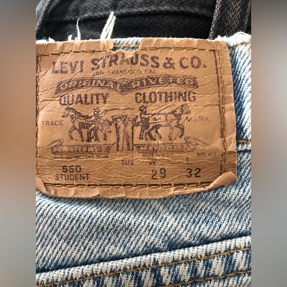 Vintage Highwaisted Levi’s Shorts Daisy Dukes Distressed Denim Jean Shorts - Picture 6 of 6